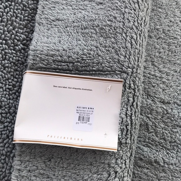 Pottery Barn classic bath rug - Picture 3 of 4